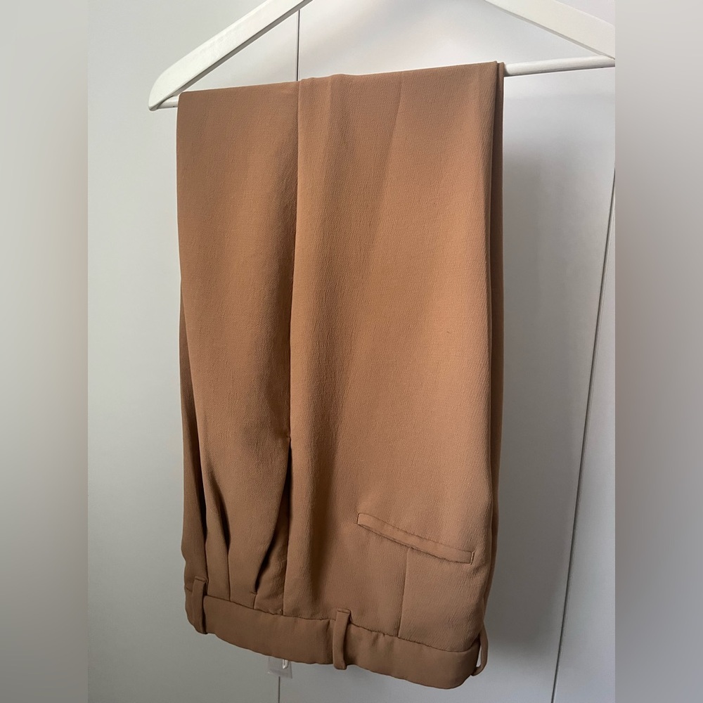 The Effortless Pant- Crepette
Size 6
Regular length
EUC